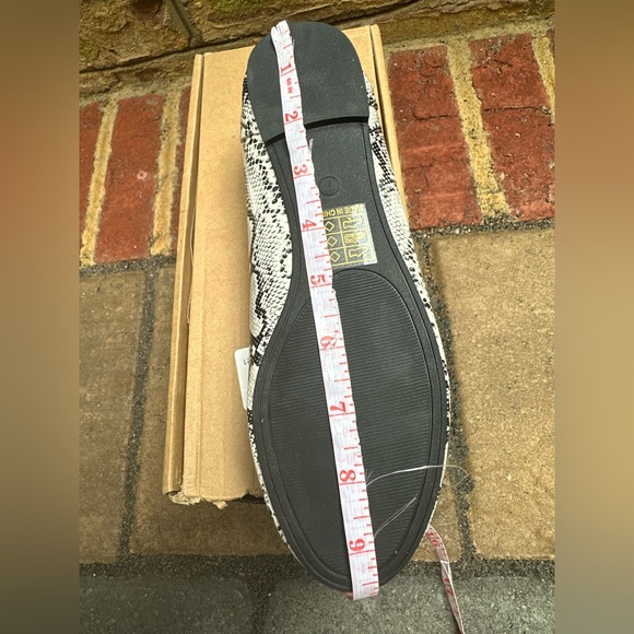 NEW Journee Collection Kavn Ballet Flats Snake Print Size 7 Narrow - Picture 6 of 8